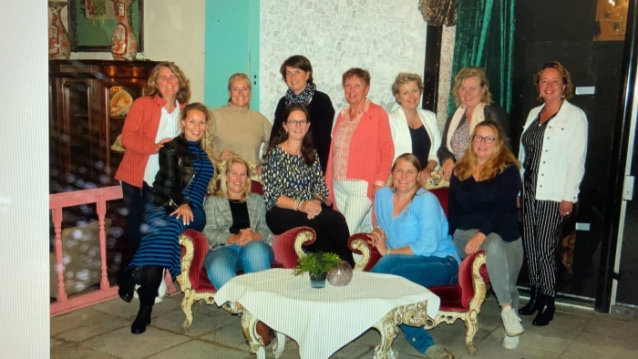 Locatie Buitenzorg en de dames van AC Gelderse Vallei