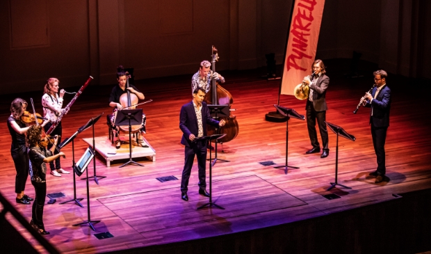 <p>Speciaal voor het orkest Pynarello en bariton Henk Neven schreef pianist en componist Thomas Beijer een nieuw arrangement Verre Liefde.</p>