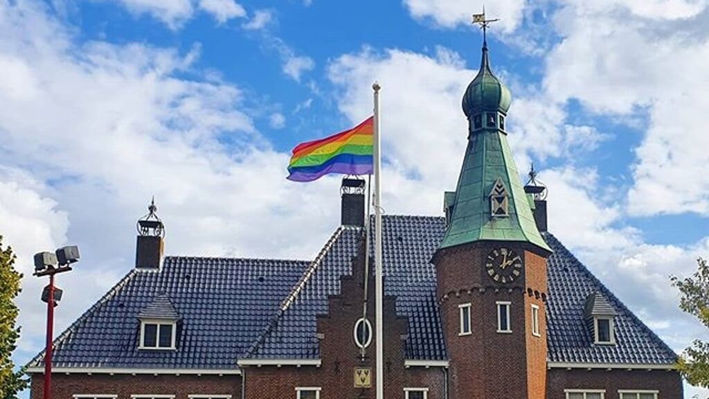 De regenboogvlag is in de afgelopen jaren regelmatig gestreken in Woudenberg.