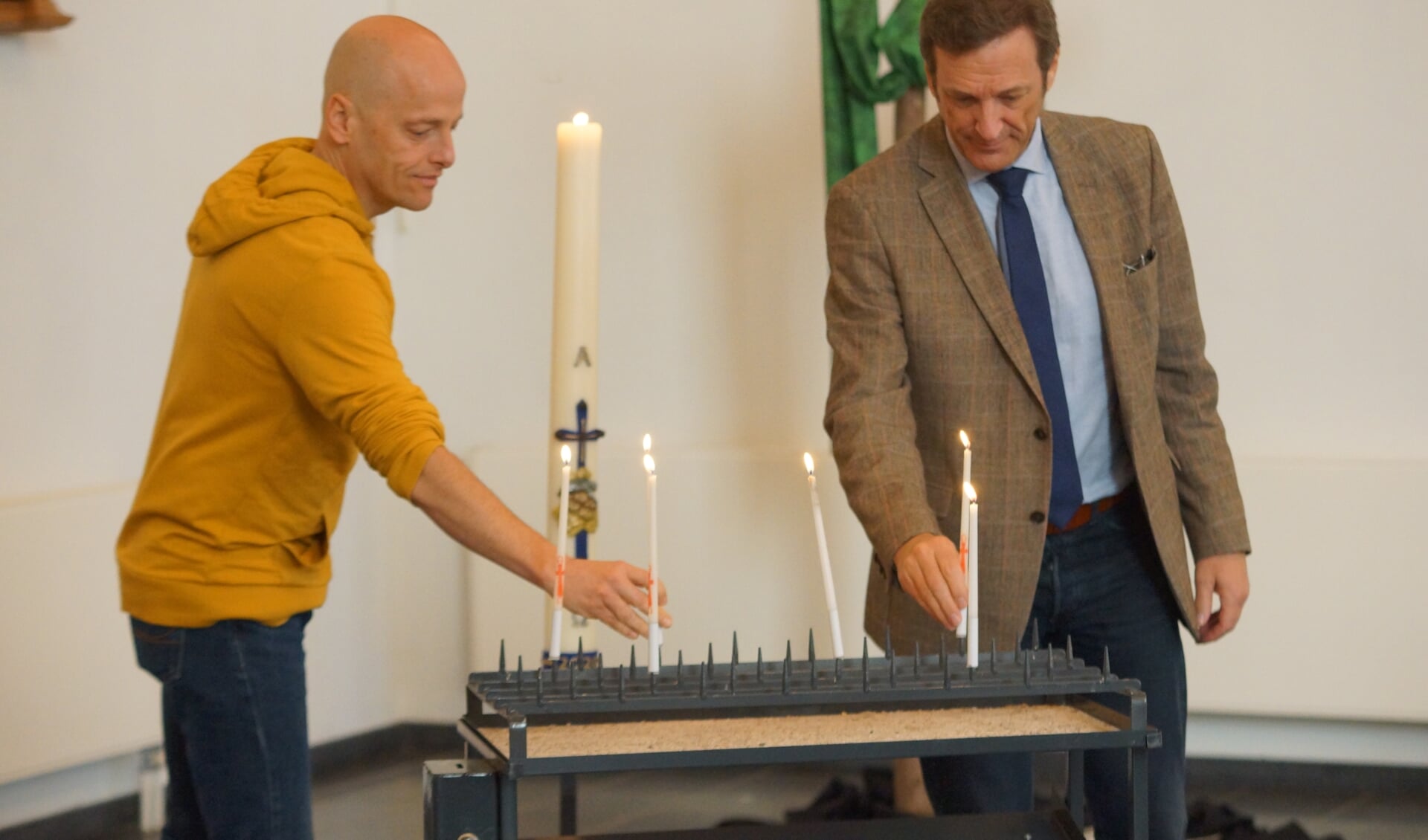 Bram Remmelzwaal en ds. Rein Bos zien de zaterdagbijeenkomst als moment waarop mensen komen schuilen in de kerk.  