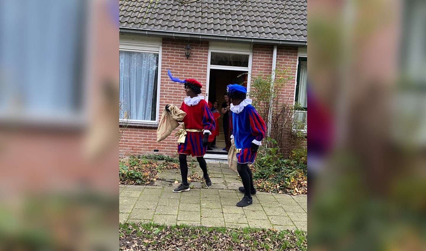 Overal in het dorp liepen Pieten 