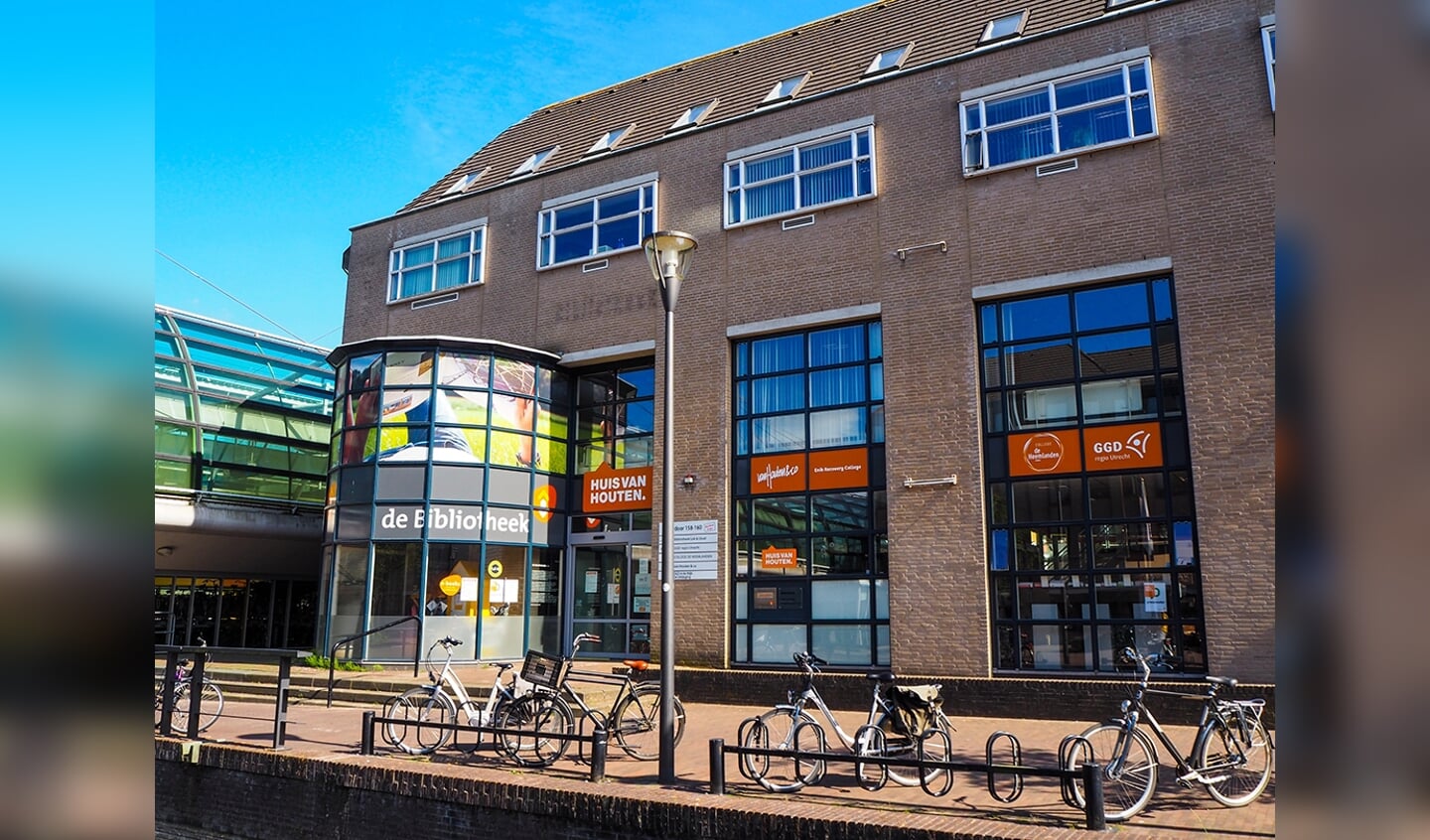 Het Huis van Houten is gevestigd in hetzelfde pand als Bibliotheek Houten Centrum