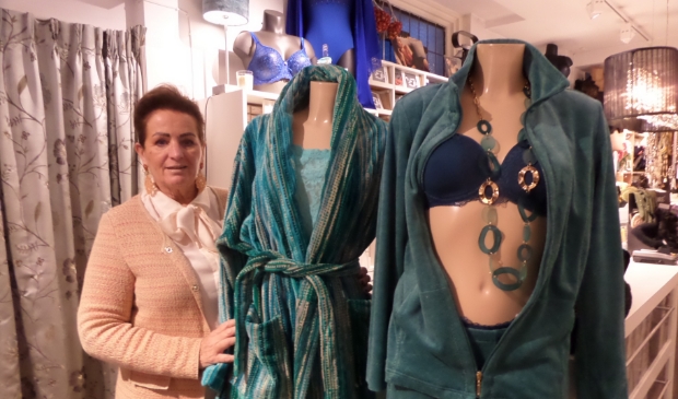 <p>Nancy ten Brink van lingeriezaak Nencies hoopt met Black Friday dat er meer mensen naar het centrum komen om te winkelen. </p>