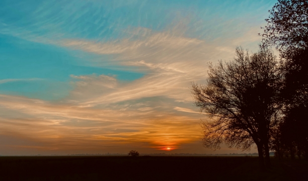 Ronde hoep bij zonsondergang