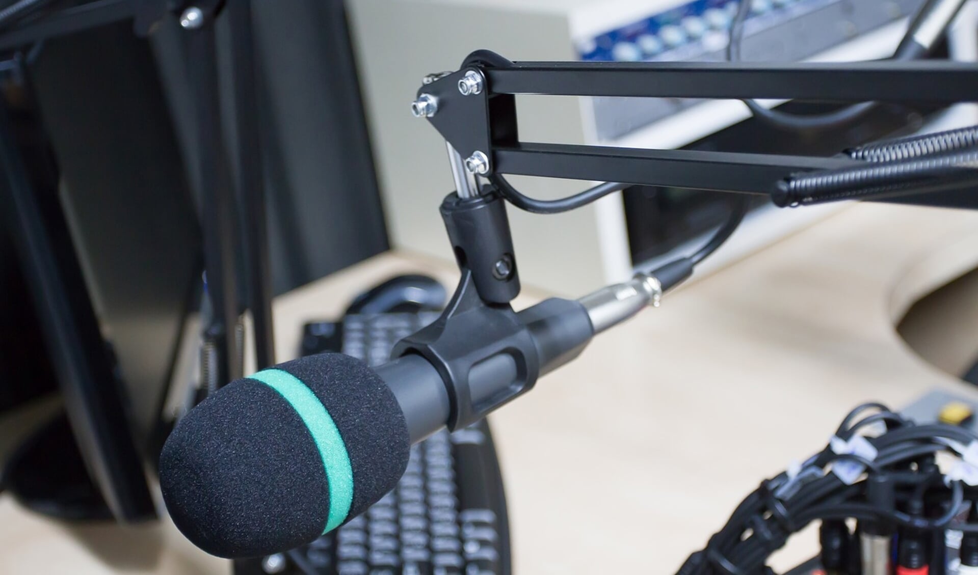 De lokale Amstelveen heeft de radio-uitzendingen voorlopig gestaakt vanwege de benodigde aanzienlijke investeringen in nieuwe radioapparatuur