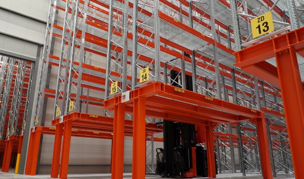 Het nieuwe magazijn heeft een oppervlakte van 7.500 vierkante mter en biedt ruimte aan zo’n 15.000 palletplaatsen.