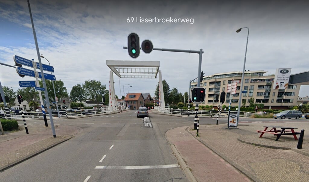 Deze brug bij Lisserbroek zou voldoende moeten zijn volgens De Vereniging Behoud de Polders Hillegom. 