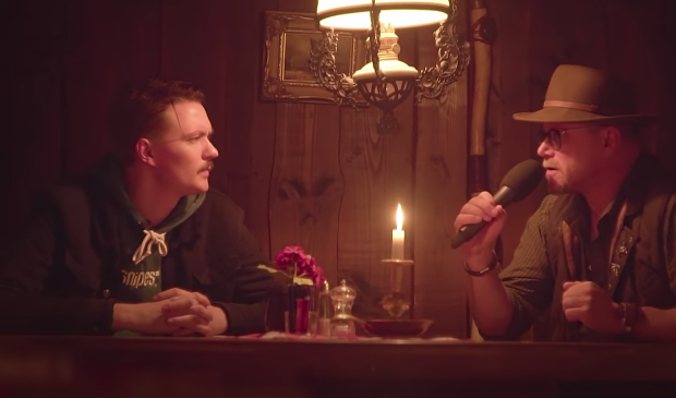 <p>Bram Krikke in gesprek met de Veluwse verhalenverteller Marti Jansen.</p>