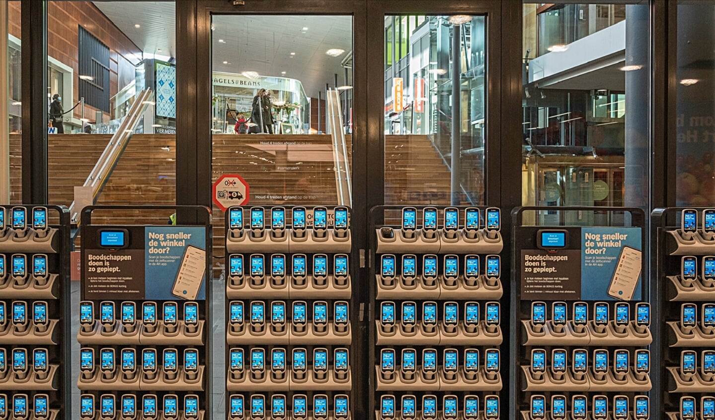 Albert Heijn XL in het Hoofddorpse winkelcentrum Vier Meren opende zaterdag na een verbouwing liefst 22 zelfscankassa’s.