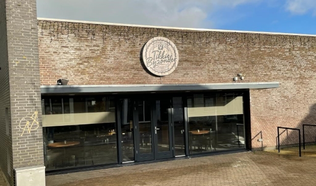 <p>De nieuwe lunchroom heeft de naam 'Tikkie Bijzonder gekregen omdat er met bijzondere horecakanjers hard gewerkt gaat worden.</p>