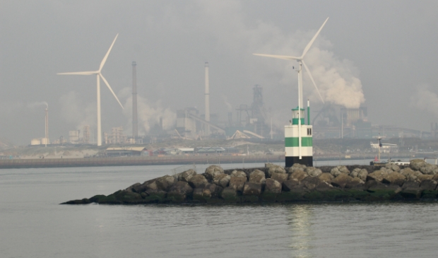 Het hoogovencomplex in IJmuiden.