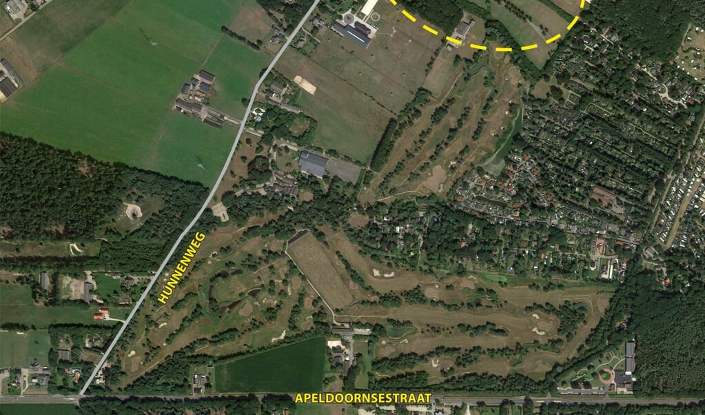 De Hunnenweg bij Voorthuizen, met het voormalige AZC-terrein uitgelicht. Aan de zuidkant bevindt zich de voormalige golfbaan Edda Huzid.