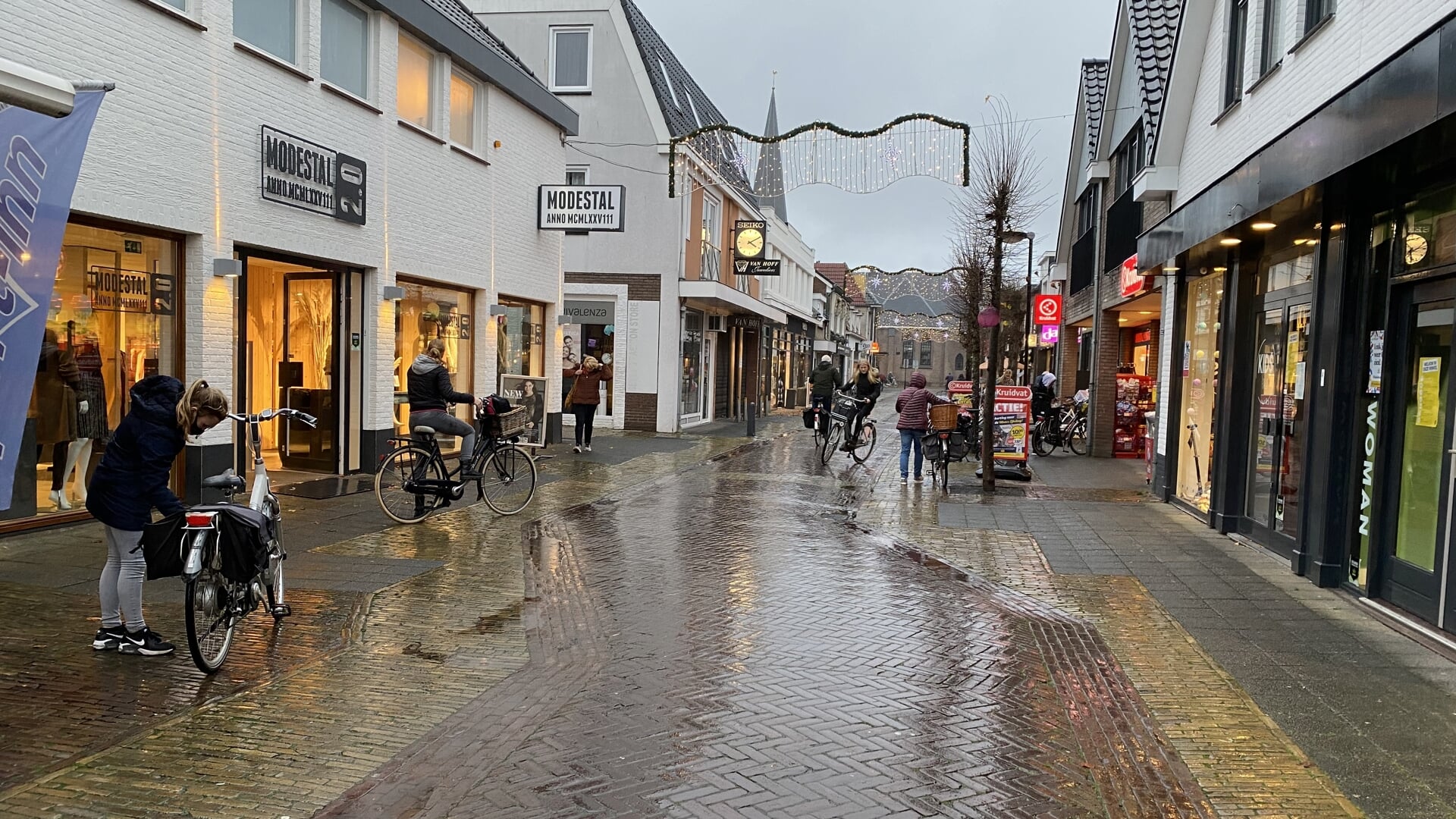 De openstelling van winkels op zondag kwam toch weer even ter sprake.