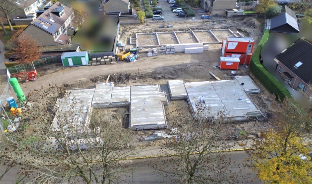 <p>De eerste contouren van de woningen zijn inmiddels zichtbaar op de oude locatie van de Koningin Julianaschool in Barneveld.</p>