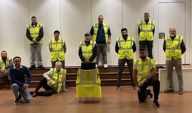Een aantal deelnemers van ‘Samen voor een veilig Veldhuizen na teambuilding in het Kernhuis