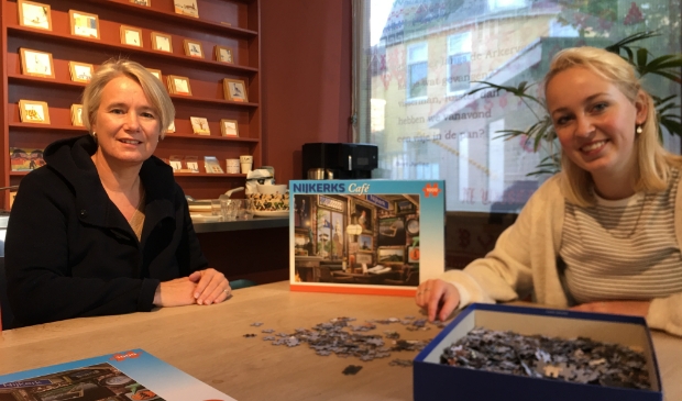 <p>In de maand november heeft de puzzel een introductieprijs van 16,99 euro; vanaf daarna zal de puzzel 19,99 euro kosten.</p>