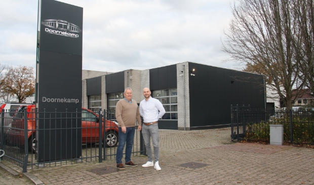<p>Herman en Chris Doornekamp zijn trots op de uitbreiding van hun bedrijf. </p>