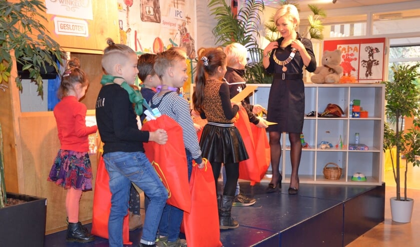 Uit iedere groep werden tekeningen overhandigd