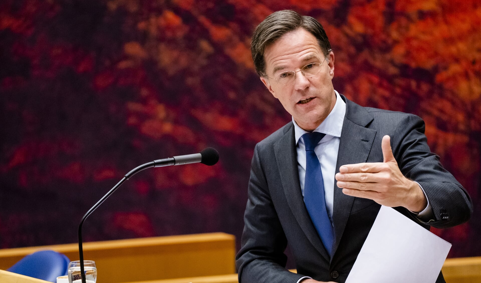 2020-11-04 19:40:22 DEN HAAG - Premier Mark Rutte tijdens het plenair debat in de Tweede Kamer over de ontwikkelingen rondom het coronavirus. ANP BART MAAT