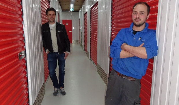 <p>Zwagers Anthonie (links) en Maarten zijn samen Opslaglocaties.nl begonnen. </p>