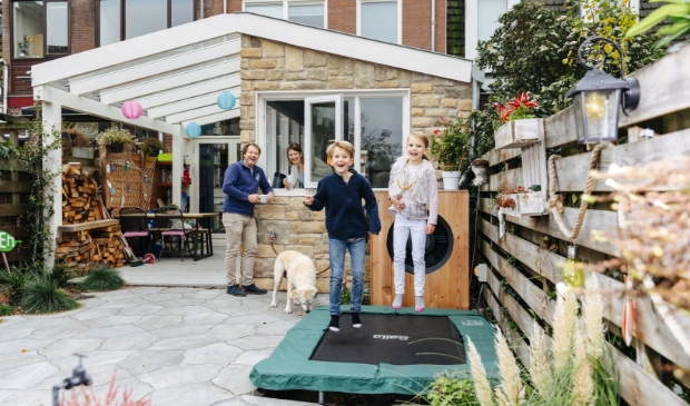 <p>Stefan, Jolanda en hun twee kinderen wonen in een gasvrij huis en zijn daar dik tevreden over.</p>
