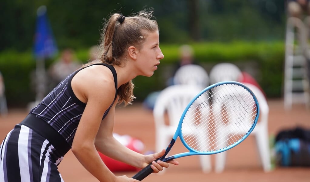 De 14-jarige Isis van den Broek hoopt op haar achttiende op een junioren Grand Slam te staan.