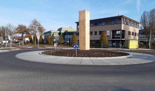 <p>De nieuwe rotonde in de Zwarteweg -die de bedrijventerreinen in 't Ruige Veld en de Princenhof verbindt- wordt donderdag officieel in gebruik genomen.</p>
