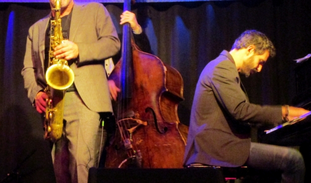 <p>Jazz in Artishock. Daar verschijnen donderdagavond twee gerenommeerde trio's op het podium.</p>