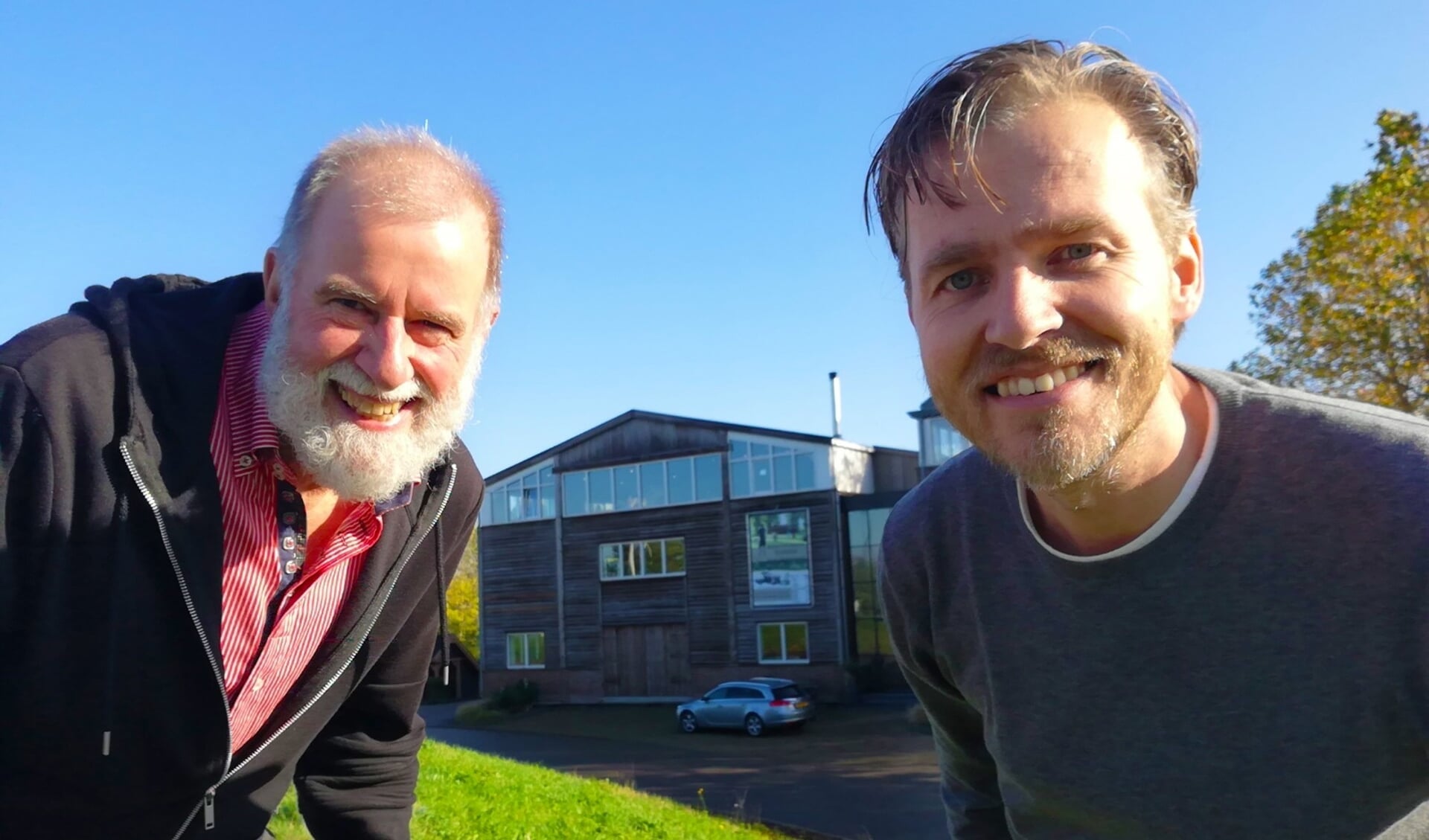 Ab Groothedde (links) van het Digitaal Ondernemers Netwerk OC-G en Peter Sietsema van Sietsema Productions.