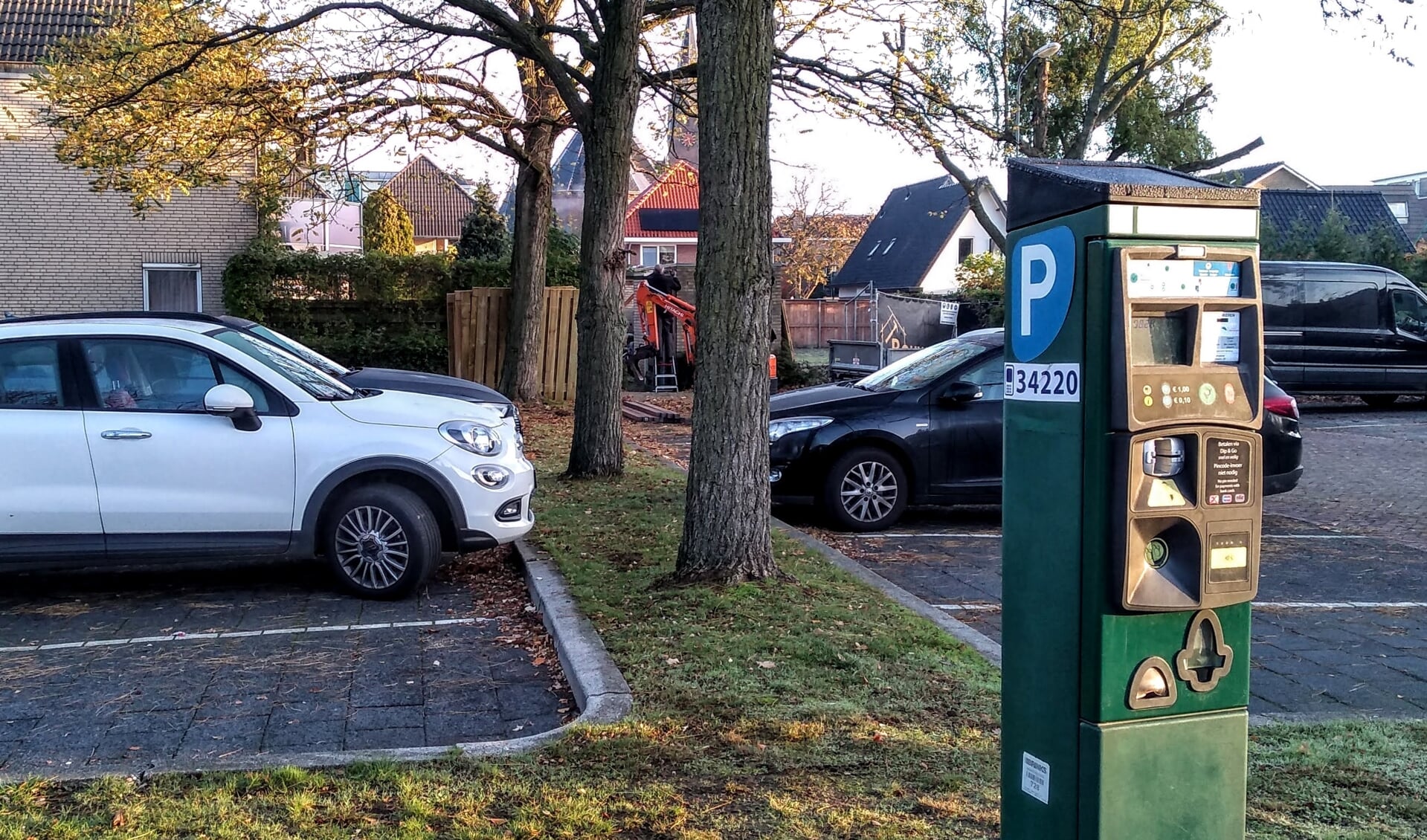 Een parkeermeter bij het parkeerterrein aan het Ds. J. Mensingapad in Barneveld.