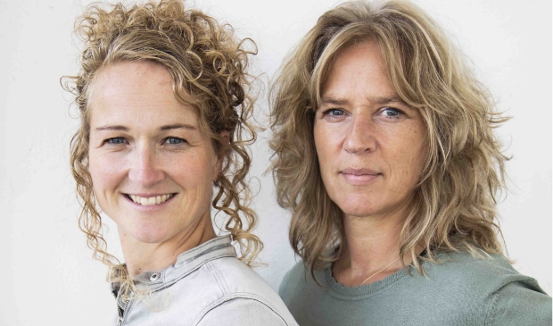 <p>Caroline van Engen en Xandra Kok maken een uitvaart zo persoonlijk mogelijk. </p>