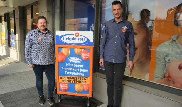 Filiaalmanager Margreet Hardeman met collega Marc Frijn