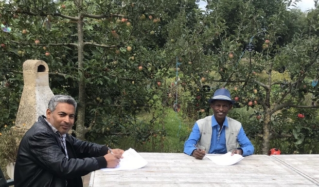 Abdulkarim en Teumzgi ondertekenen hun jaarcontract