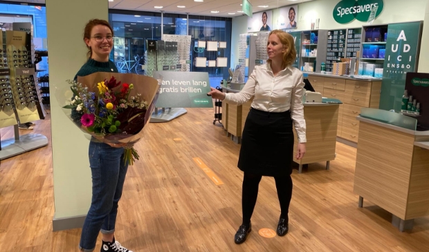 <p>Mevrouw De Groot heeft bij Specsavers Haarlem in de maand september een leven lang gratis brillen gewonnen.</p>