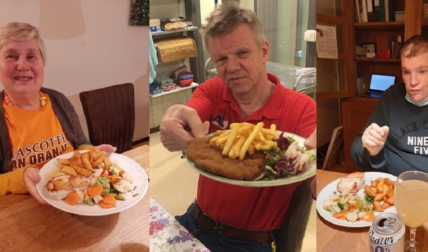 Drie clienten genieten van de maaltijd. Met dank aan Antonio.