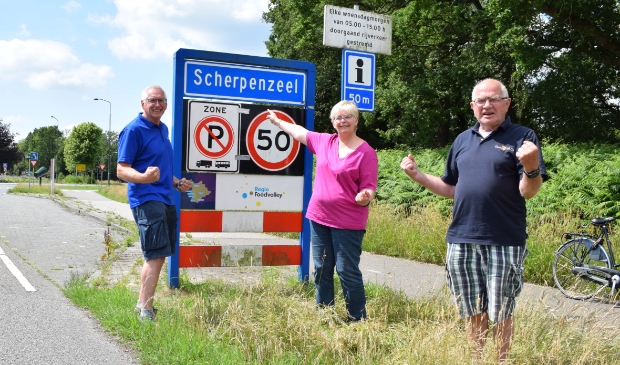 <p>Leden van actiegroep Scherpenzeel Zelfstandig, met links Jaap van Donselaar.</p>