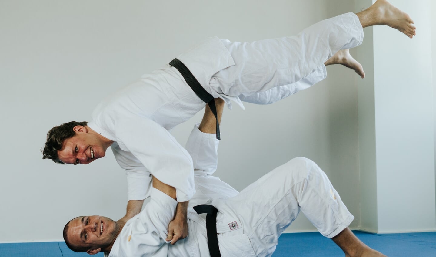 Thijs (onder) en Daan van Huigenbos wachten in spanning af of hun judoschool Dojo Huigenbos wordt benoemd tot Club van het Jaar.