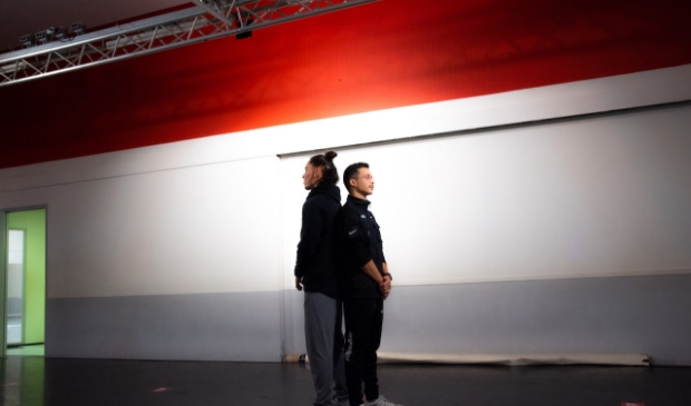 Vrienden Jarino Tummers (rechts) en Delano Spenrath in het Edese Twentyfour Dance Centre.