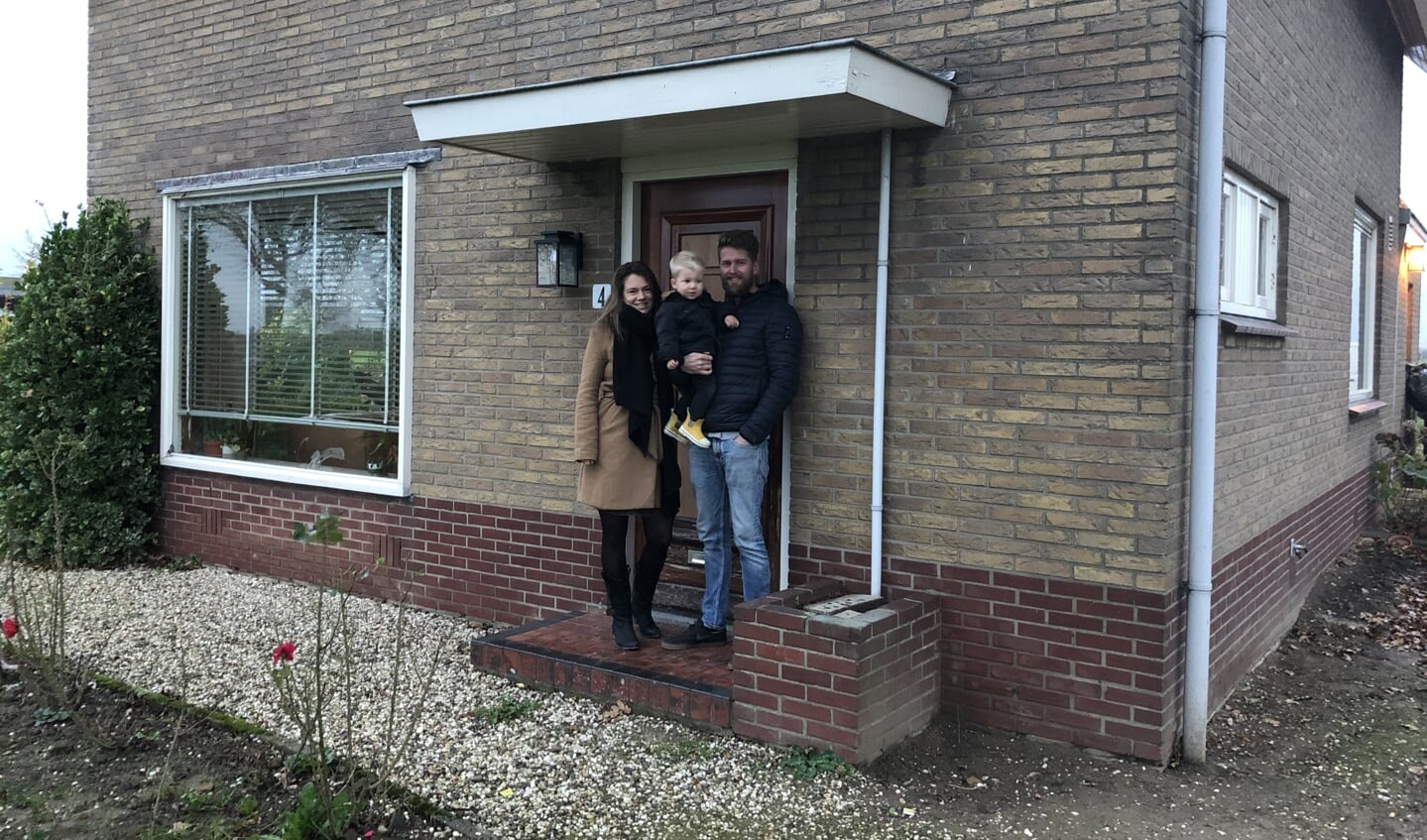 Jelle, Elly en Abe Smit genieten elke dag van hun huis en tuin in hun geliefde buitengebied.