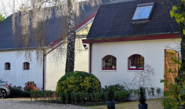 <p>Bestaande bebouwing op het perceel aan de Rijksstraatweg.</p>