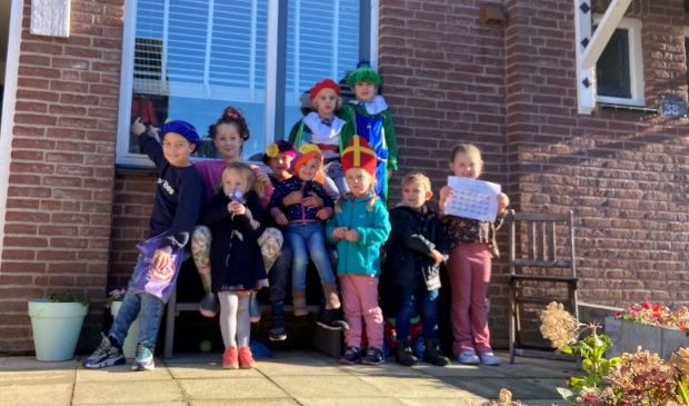 kinderen uit Dalem op Pietentocht
