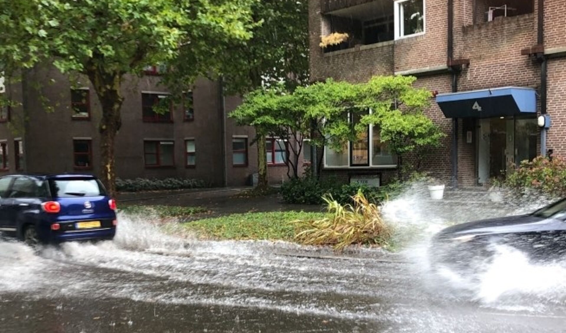 Wateroverlast in de Laan Nieuwer-Amstel ter hoogte van het raadhuis