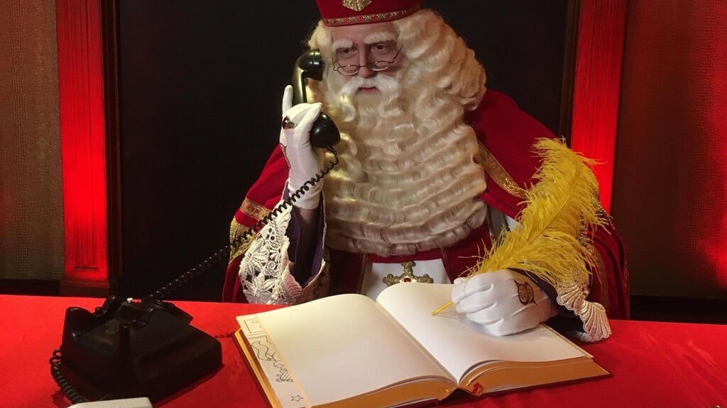 Sinterklaas overlegt regelmatig met de vrijwilligers in Odijk