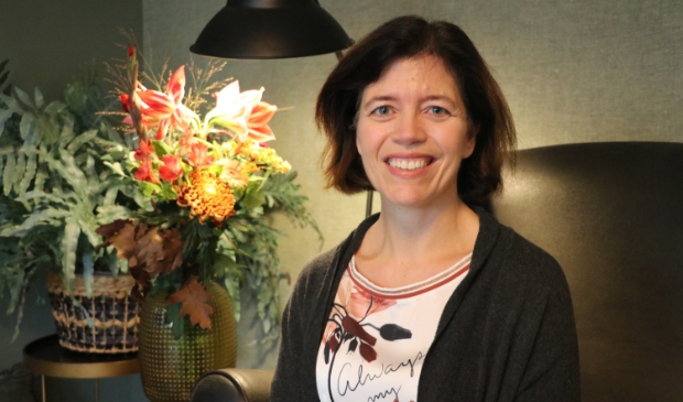 <p>Erna Joan Bosman is professioneel opruimcoach, ze helpt mensen graag met een opgeruimd huis en een opgeruimd leven.</p>