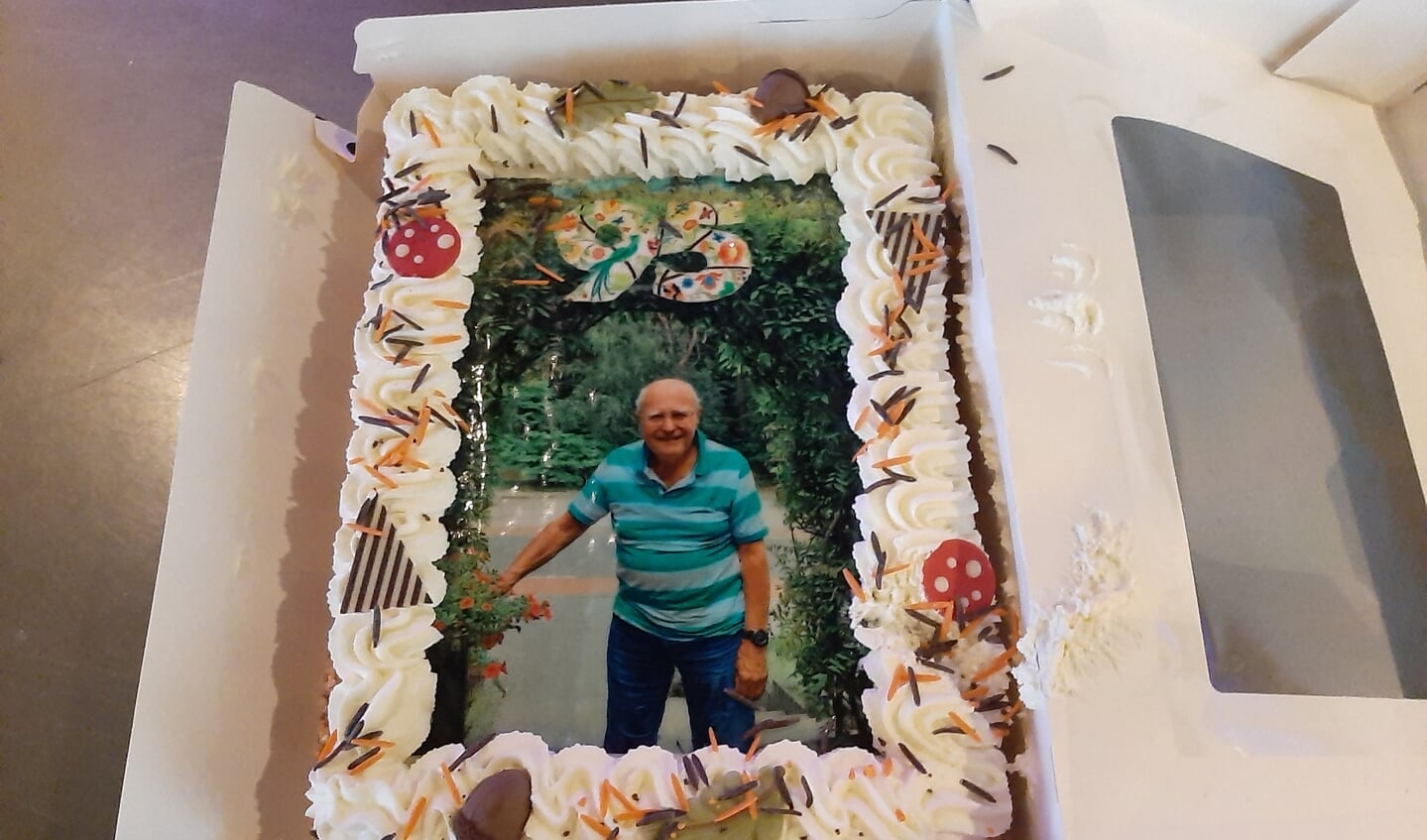 Jan Muis 95 jaar met enorme taart