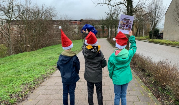 <p>Kinderen moesten gekke dingen doen in hun wijk, waar ze op dit moment uitvoeren is onduidelijk/</p>