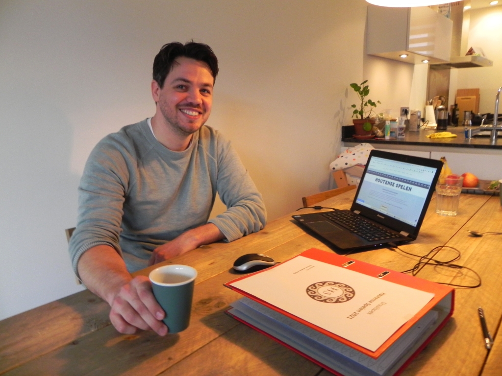 <p>Klaas Jongsma wenst dat de Houtense Spelen een terugkerend evenement zullen worden.</p>