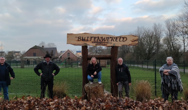 Het nieuwe bestuur van Buitenwereld: Henk Vernooij, Jolanda Wiesman, Etto Planting, Bart Keijl, Steffie Dega