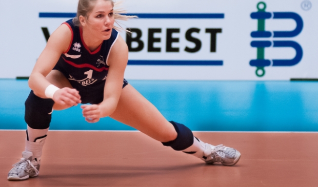 <p>Kirsten Knip in actie in het shirt van Sliedrecht Sport </p>