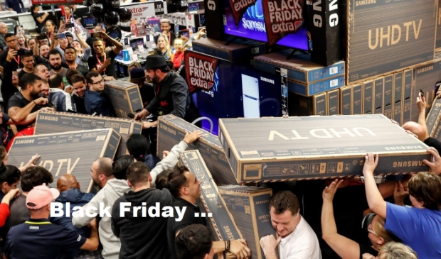 <p>De posbus zat vol mè reclaomefolders voor de ‘Black Friday’. </p>